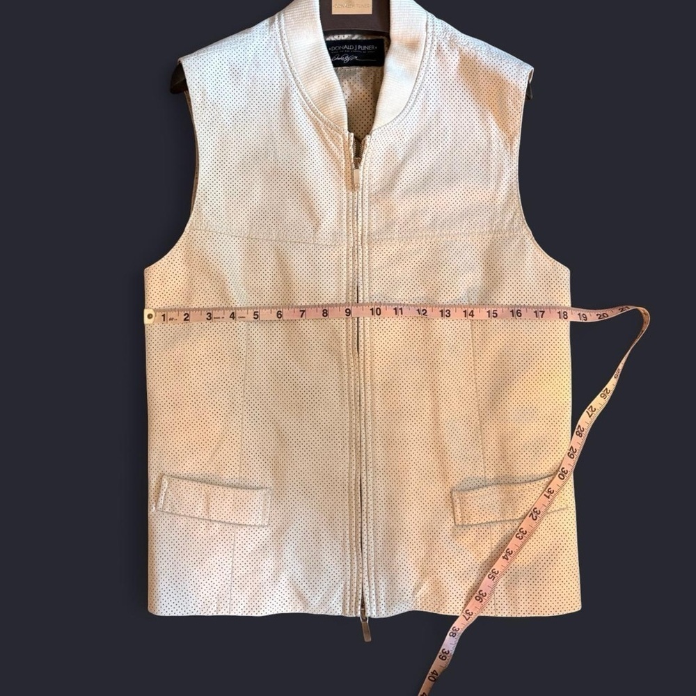 Men's white leather Vest - Picture 2 of 7